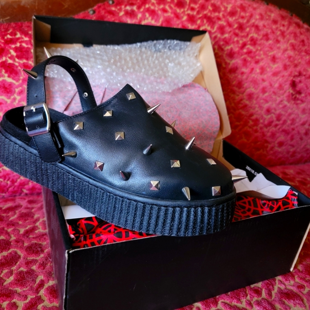 Grave Spike Vegan Leather Creepers By Strange Cult. Size 8, Black and Silver.